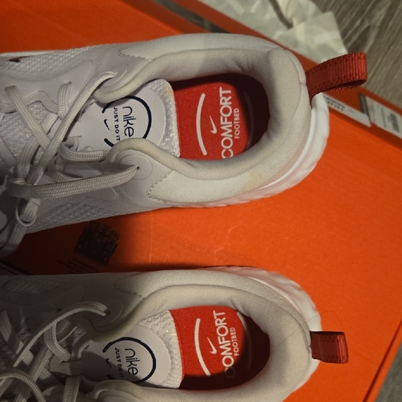 Nike Athletic Shoes in Gray and Red - Picture 6 of 7